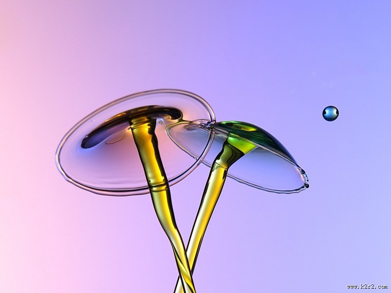 交叉的水花图片