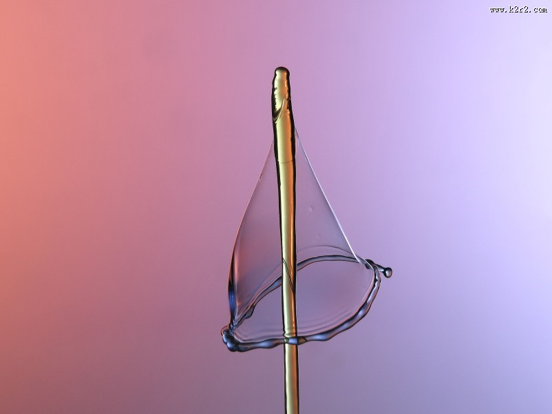 水滴喷撞伞型水花图片