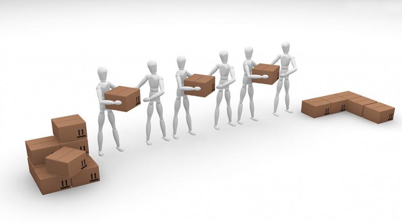 3D异形头小人搬箱子图片