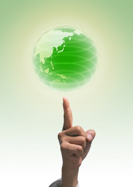 手和地球图片