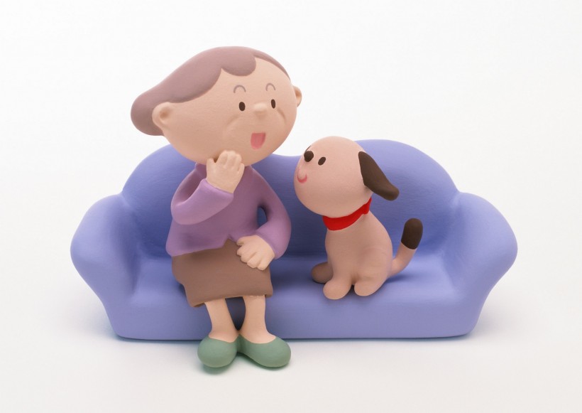 温馨家庭玩偶情景图片