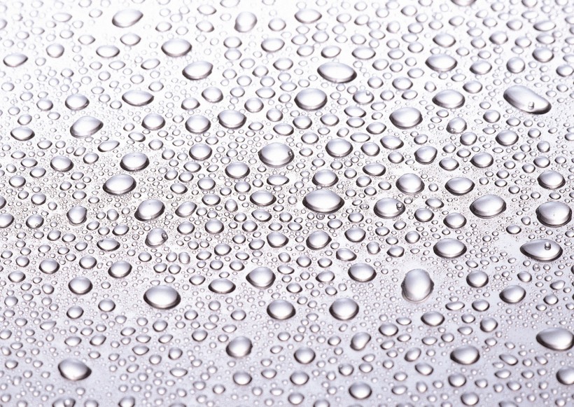 金属上的水珠图片