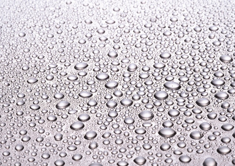 金属上的水珠图片