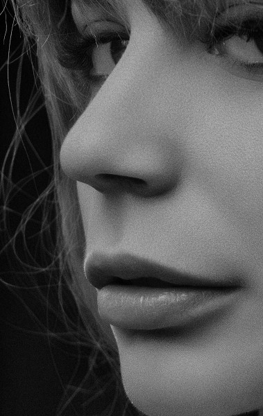 黑白美女摄影图片