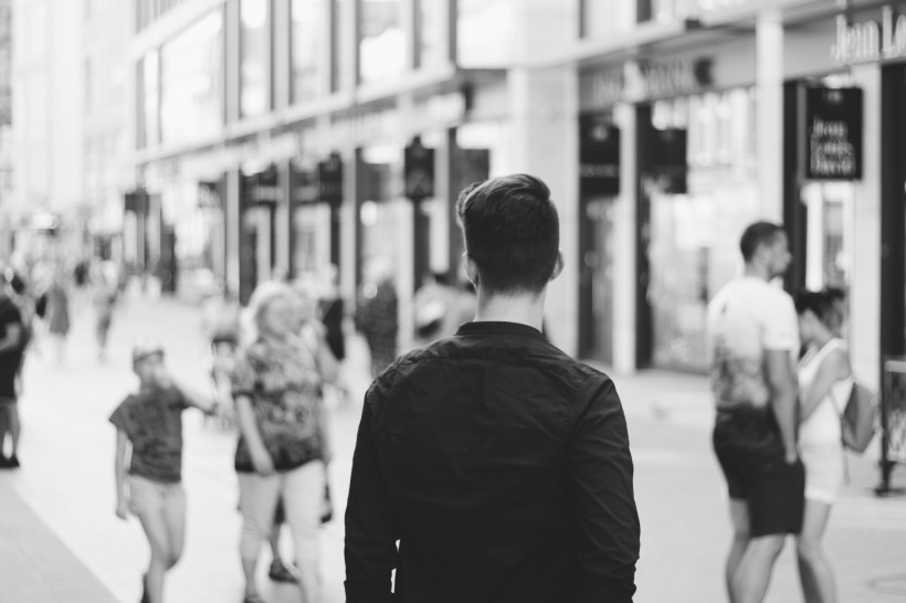 黑白街头摄影图片