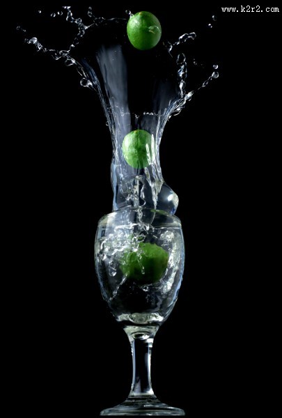 水珠飞溅摄影图片