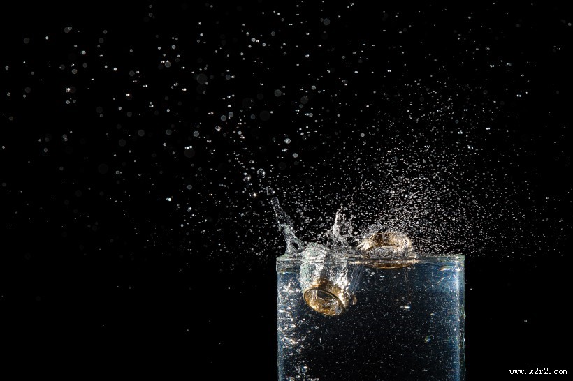 水珠飞溅摄影图片