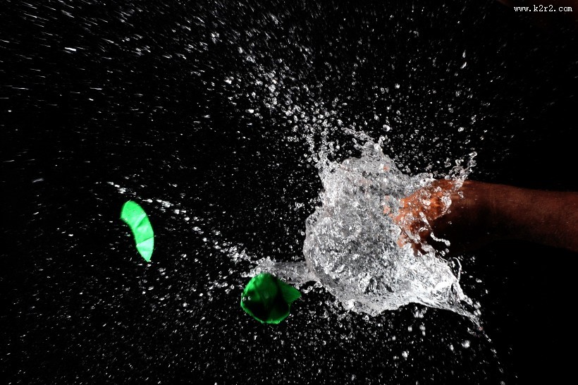 水珠飞溅摄影图片