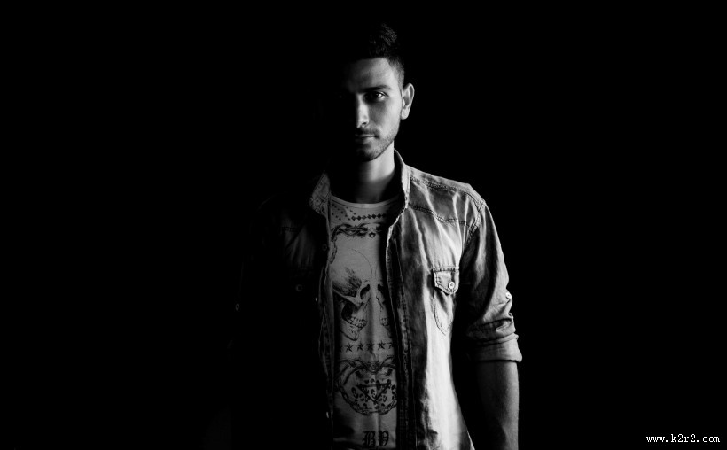 男士暗调摄影图片