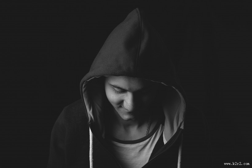 男士暗调摄影图片
