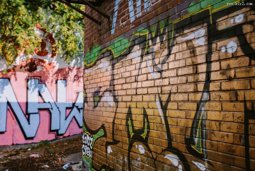 城市街道上的涂鸦图片