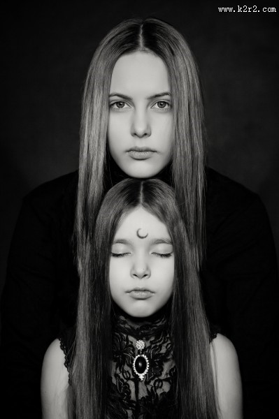 暗调人像摄影图片