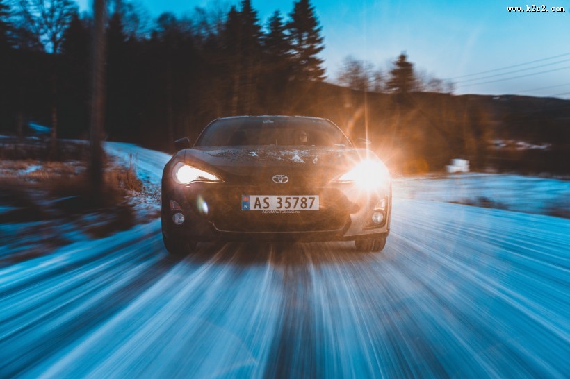 延时拍摄的彩色光线图片