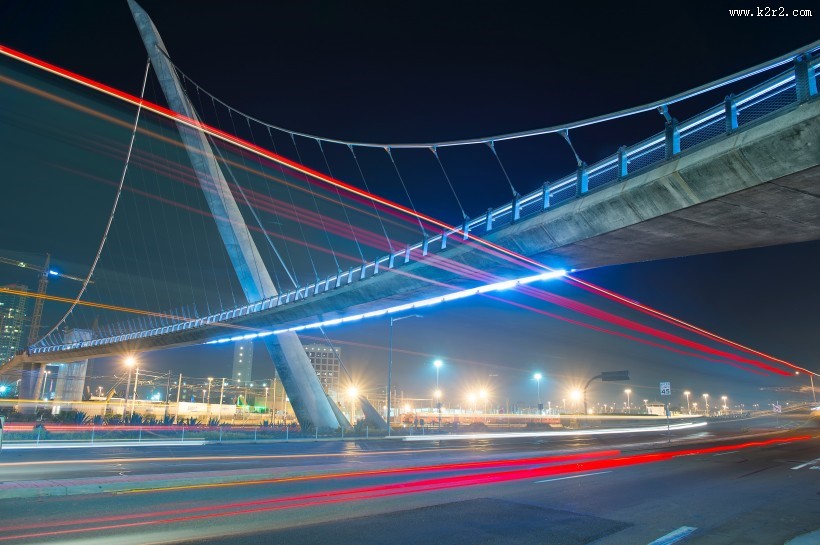 延时拍摄的彩色光线图片