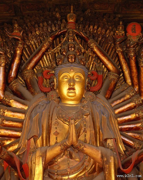 金光闪闪的佛像图片