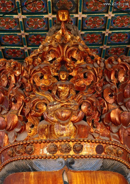 金光闪闪的佛像图片