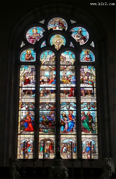 教堂玻璃彩色花窗图片