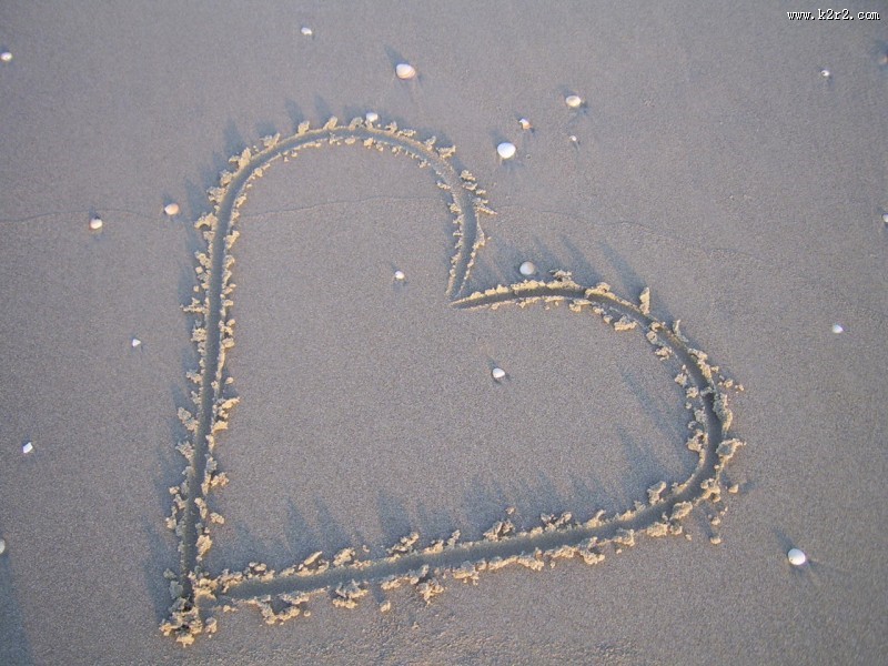 沙滩上的爱心图片