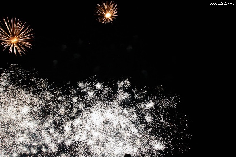 夜空里的烟花图片