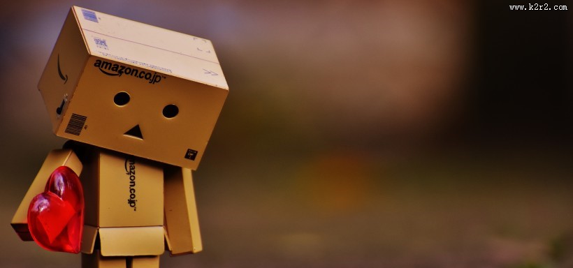 纸箱人拿着爱心图片