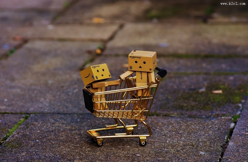 购物车上的纸箱人图片