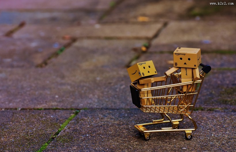 购物车上的纸箱人图片