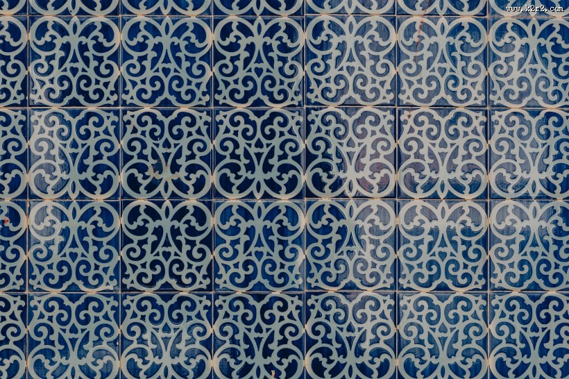 图案规律的釉面瓷砖图片