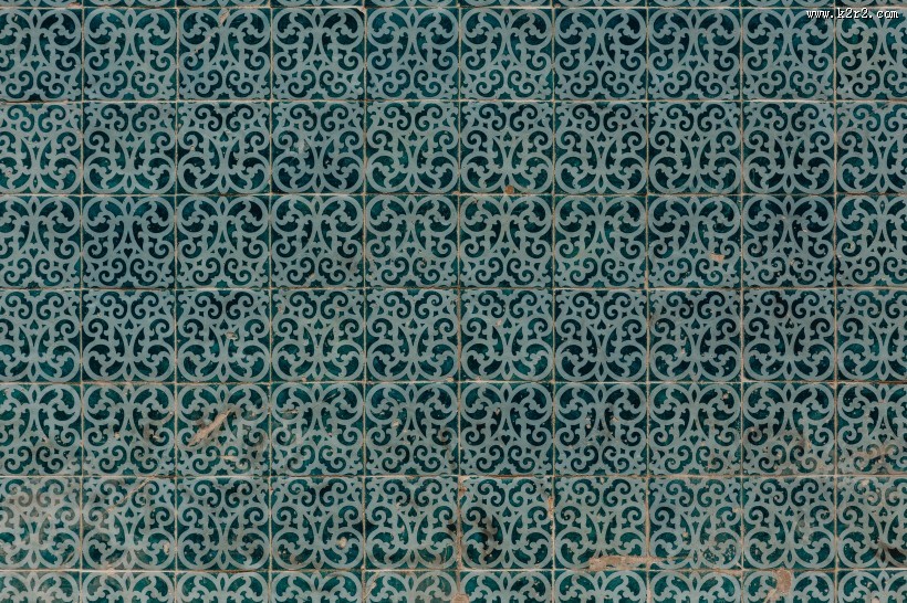 图案规律的釉面瓷砖图片
