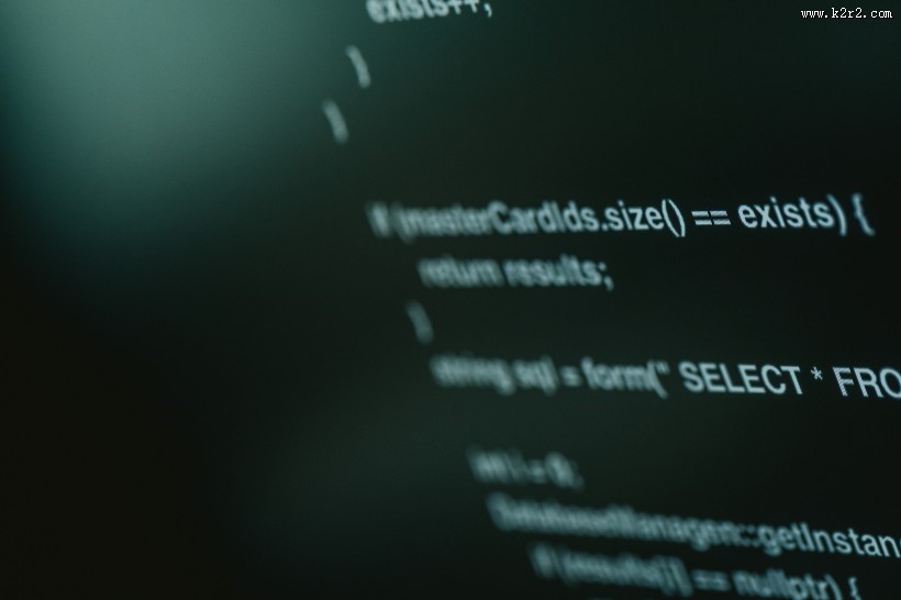 电脑屏幕上复杂的代码图片