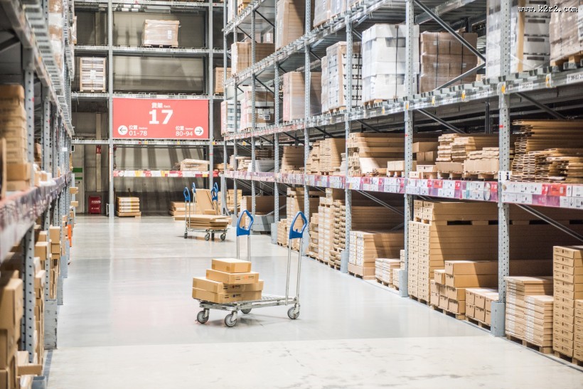 宜家自提货品拉车图片