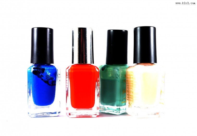 颜色艳丽的指甲油图片
