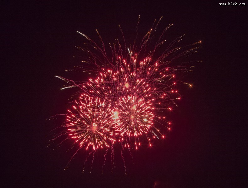 高空中绚丽的烟花图片大全
