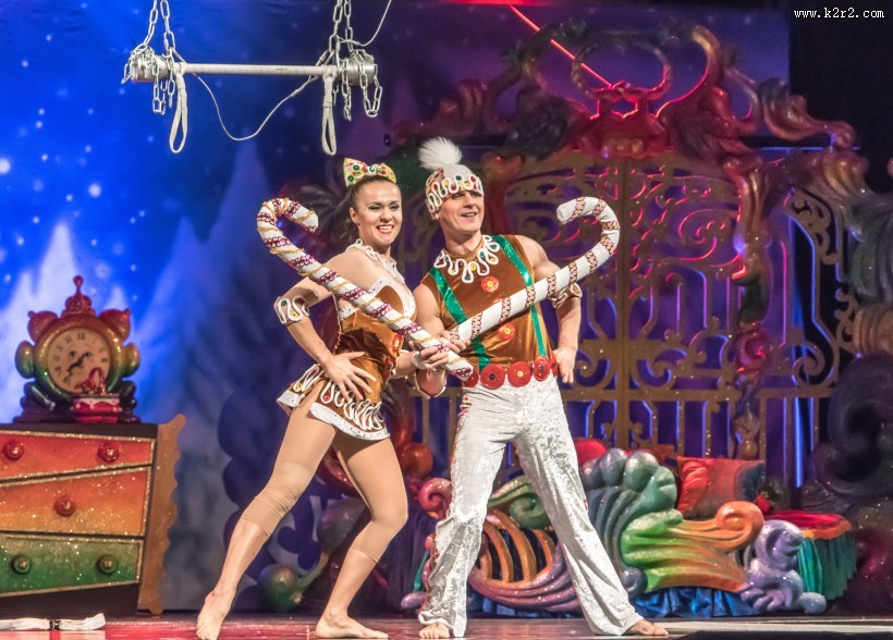 观赏性极强的杂技表演图片