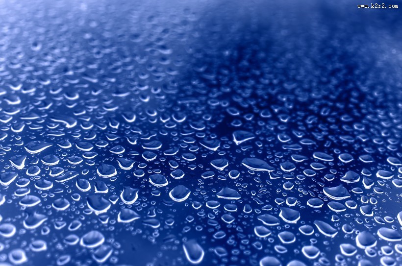 窗外的雨滴图片