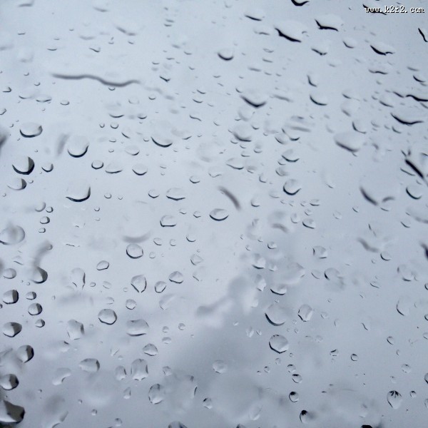 窗外的雨滴图片大全