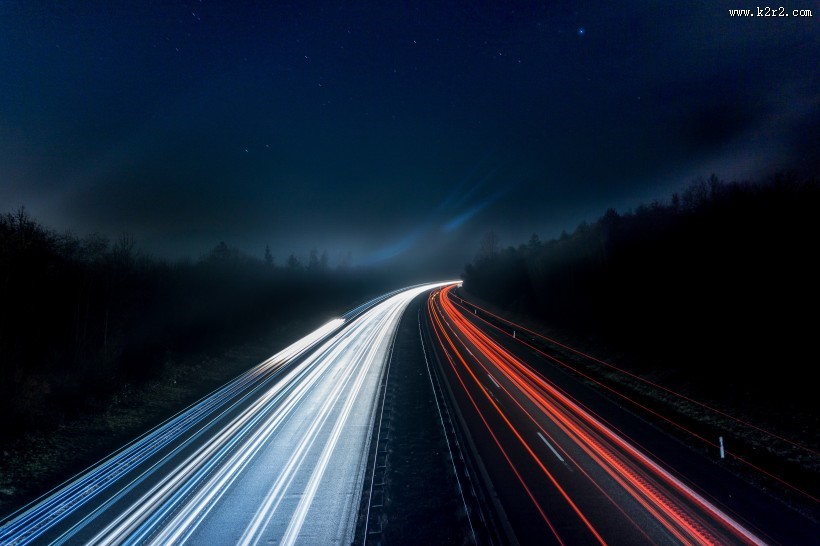 公路上延时拍摄出现的汽车灯光图片大全