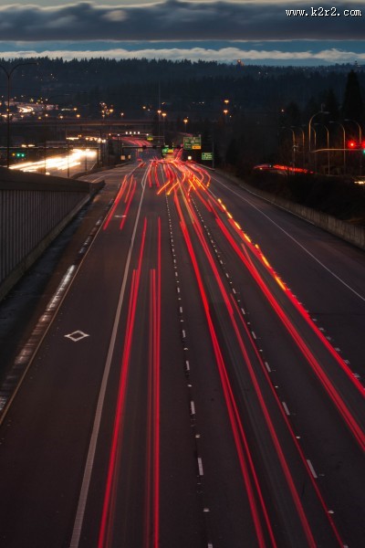 公路上延时拍摄出现的汽车灯光图片大全