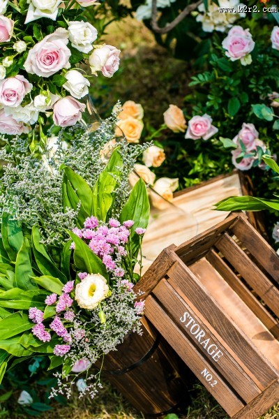 户外草坪婚礼布置图片