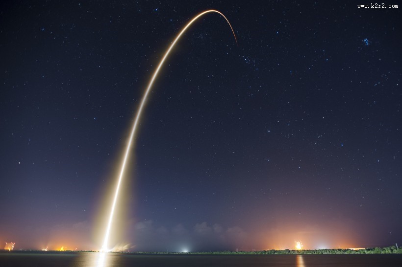 火箭发射升空图片