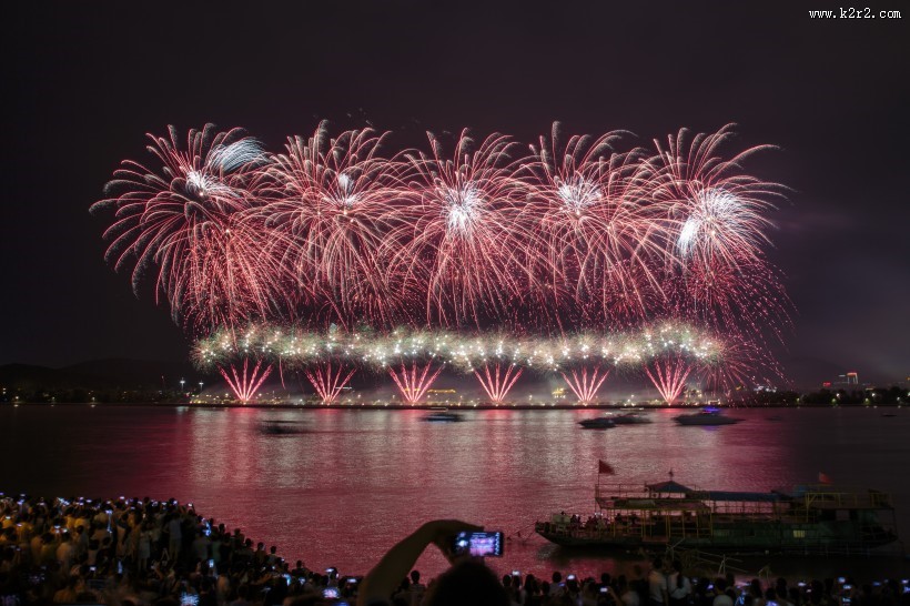 绚烂瑰丽的烟花图片