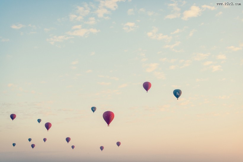 飞上天的热气球图片大全