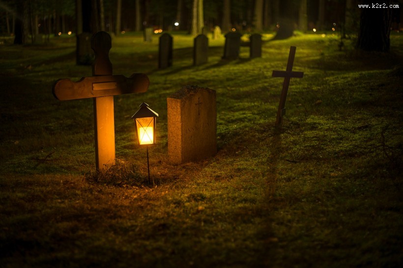 阴沉的墓地图片
