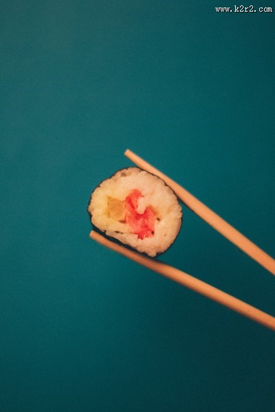 使用筷子用餐图片