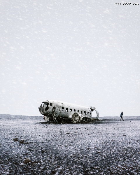 坠毁的飞机图片