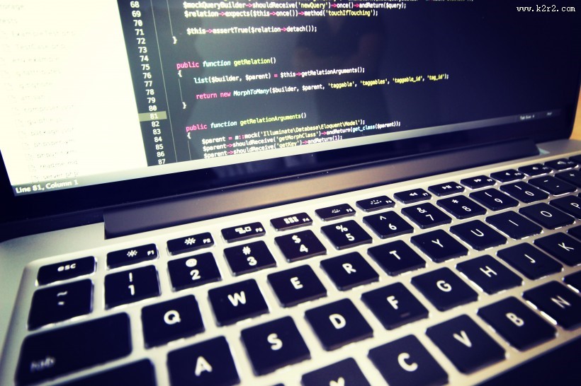 电脑显示屏上的代码图片