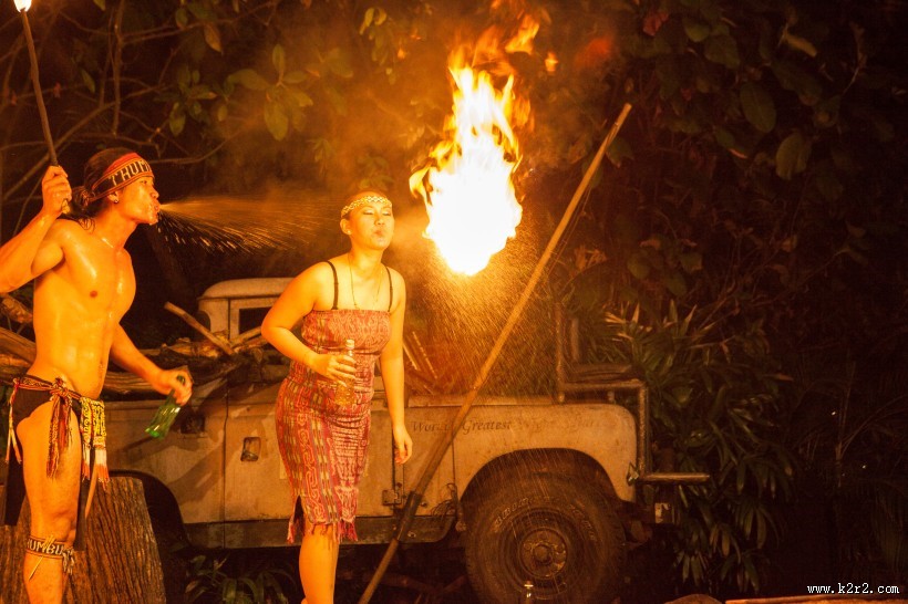 喷火杂技表演图片