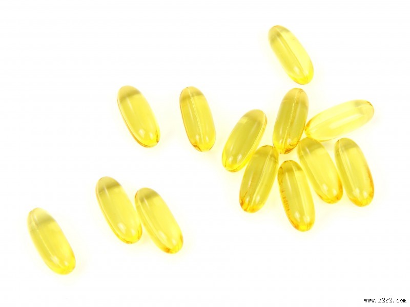 黄色营养的鱼肝油图片