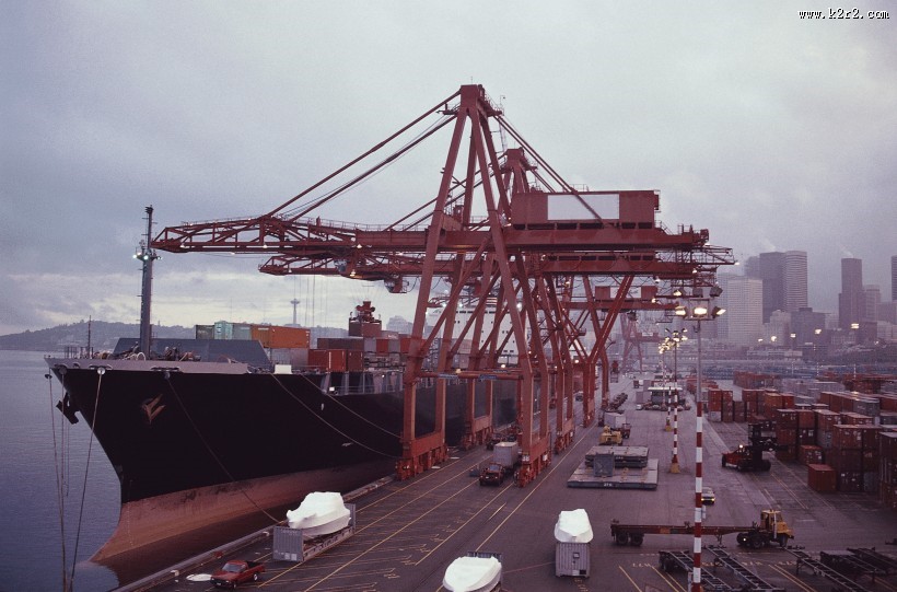 货轮与货轮码头图片