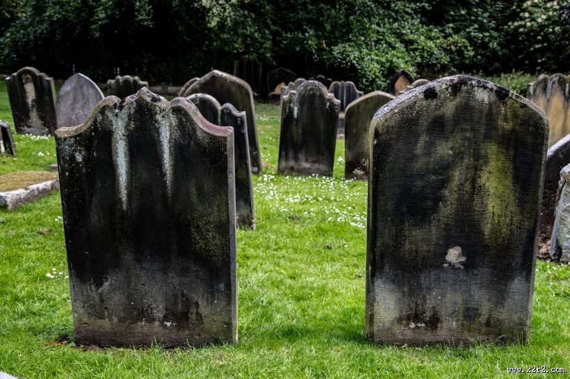 古老的墓地图片