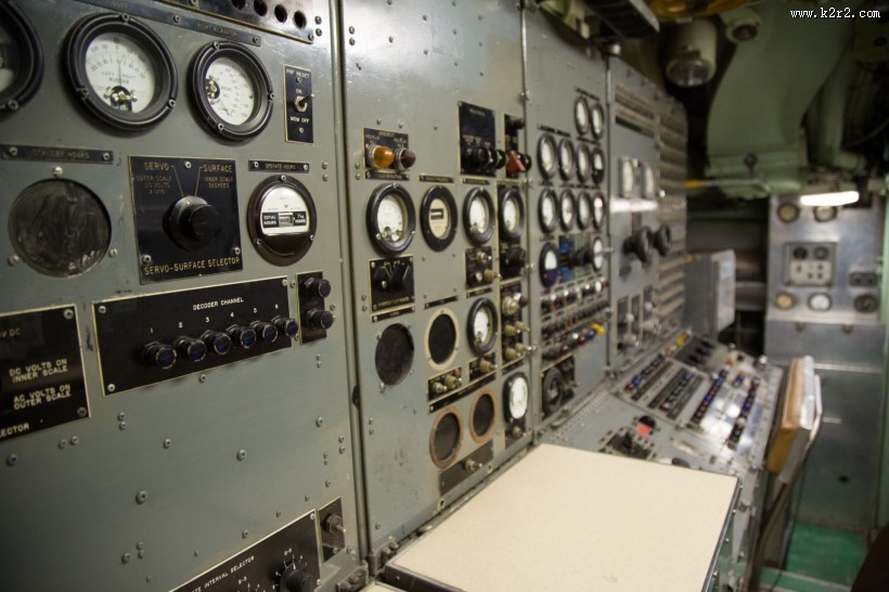 潜艇内部操作台图片大全